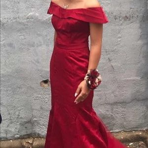 Red Prom Dress. Never been altered!! Size 0.